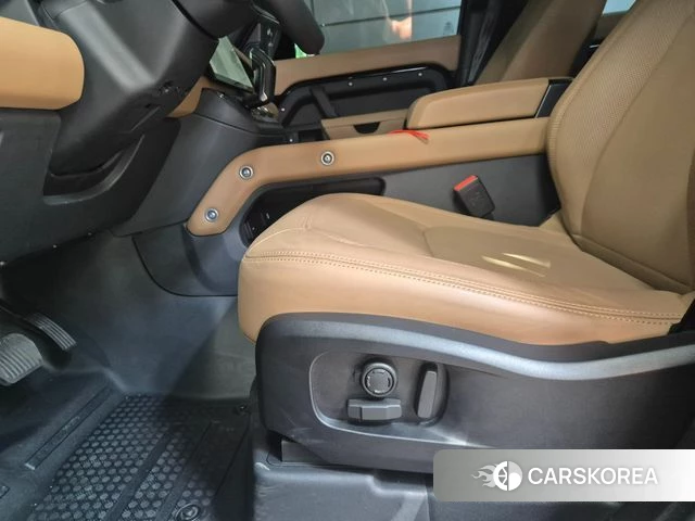 Land Rover Defender (L663) 2026 Черный из Кореи, фото 5