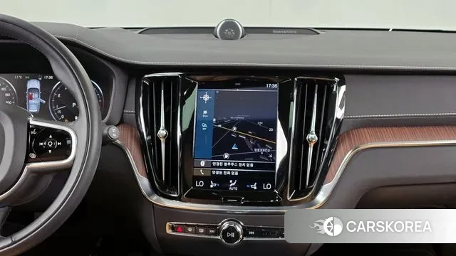 Volvo V60 Cross-Country 2nd Generation 2021 Черный из Кореи, фото 5