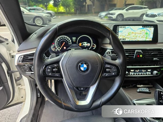 BMW 5 Series (G30) 2018 Белый из Кореи, фото 5