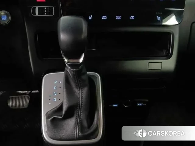 Hyundai Staria 2022 Белый из Кореи, фото 5