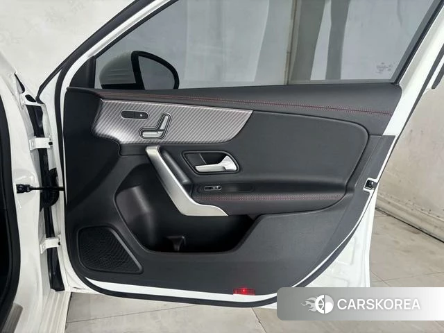 Mercedes-Benz Class A 2025 Белый из Китая, фото 5