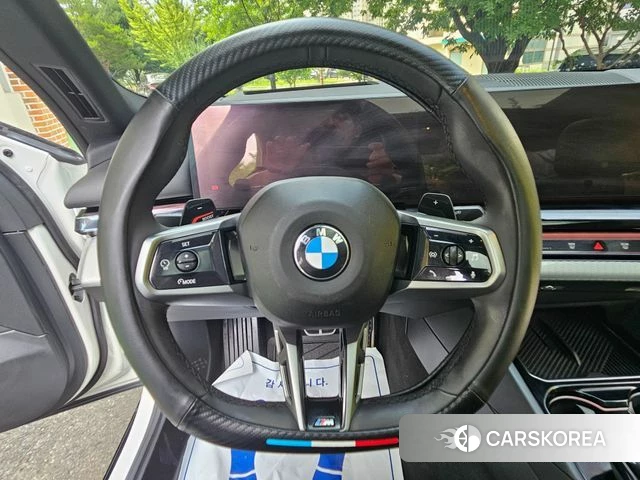 BMW 5 Series (G60) 2025 Белый из Кореи, фото 5