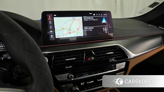 BMW 5 Series (G30) 2023 Белый из Кореи, фото 5