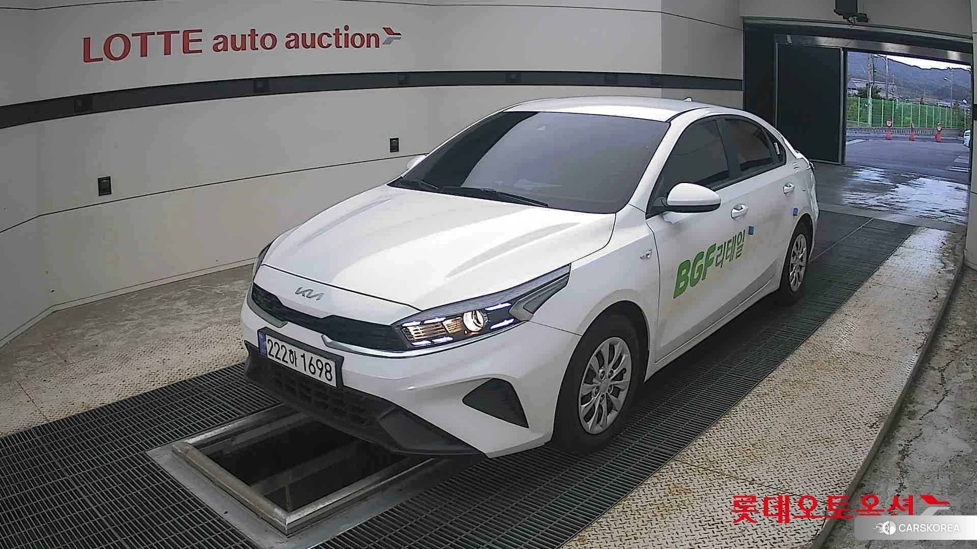 Kia K3 2023 Snow White Pearl из Кореи, фото 5