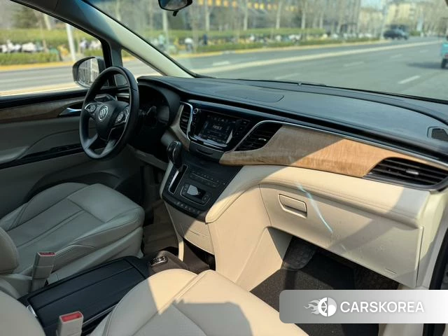 Buick GL8 2018 Серебристо-серый из Китая, фото 5