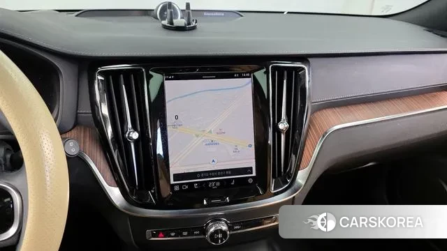 Volvo V60 Cross-Country 2nd Generation 2023 Белый из Кореи, фото 5