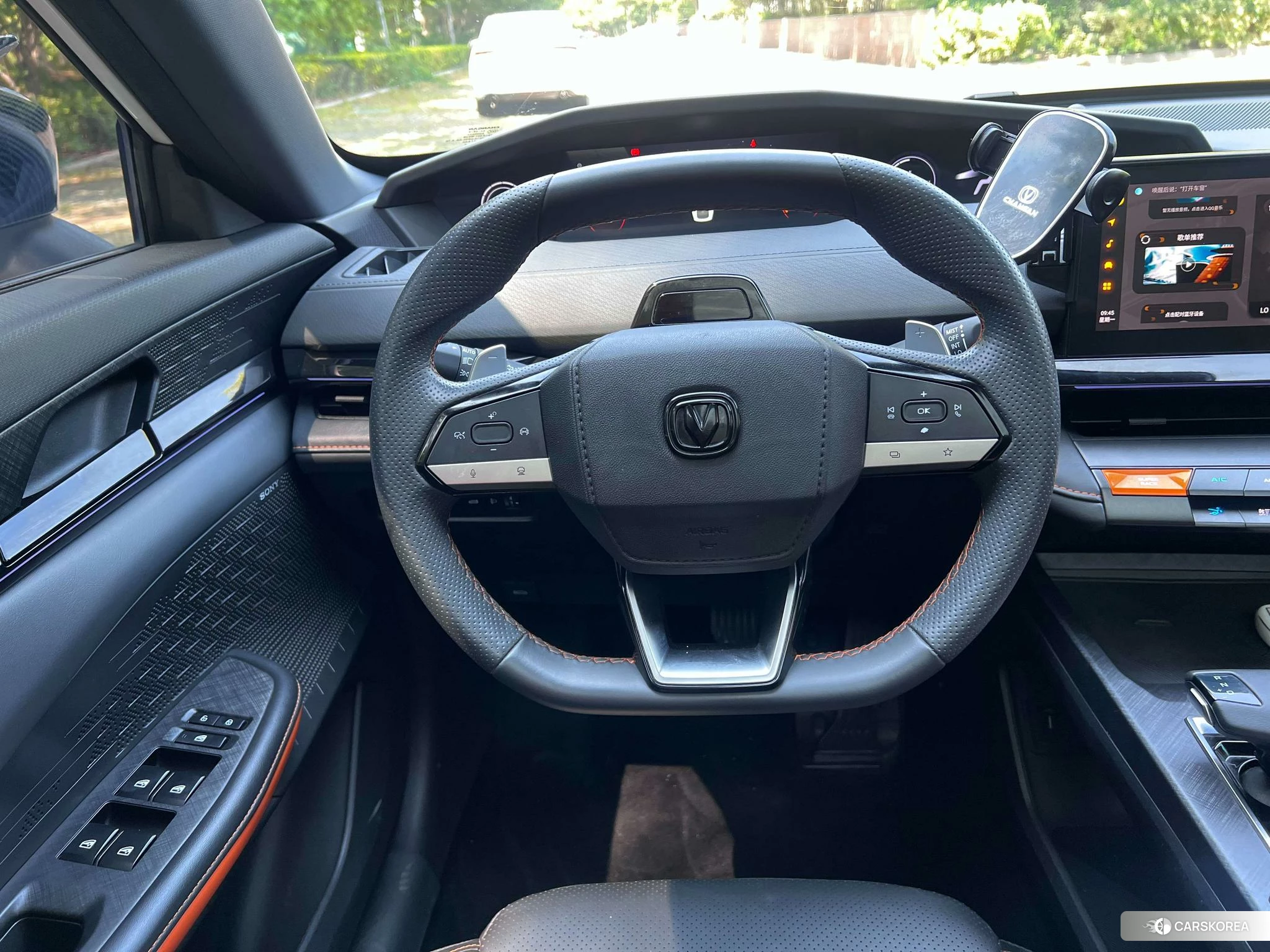 Chang'an UNI-V 2022 Белый из Китая, фото 5