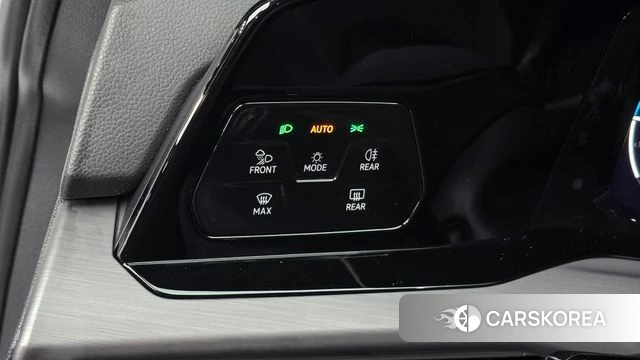 Volkswagen Golf 8th Generation 2024 Белый из Кореи, фото 5