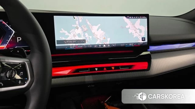 BMW 5 Series (G60) 2025 Серый из Кореи, фото 5