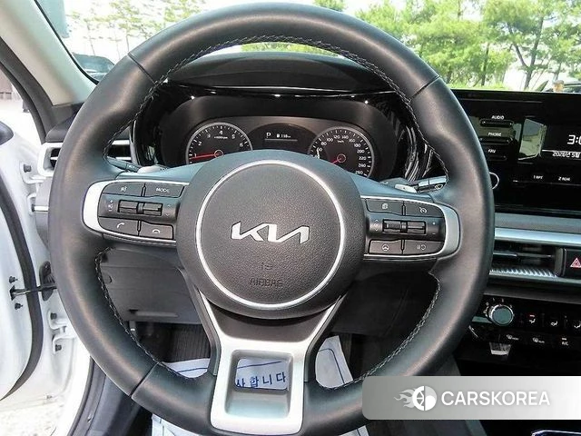 Kia K5 3rd generation 2023 Белый из Кореи, фото 5