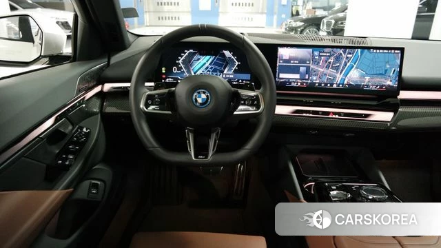 BMW 5 Series (G60) 2025 Белый из Кореи, фото 5