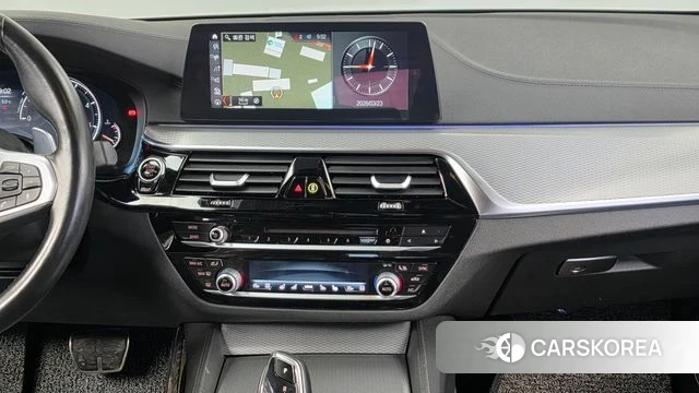 BMW 5 Series (G30) 2018 Белый из Кореи, фото 5