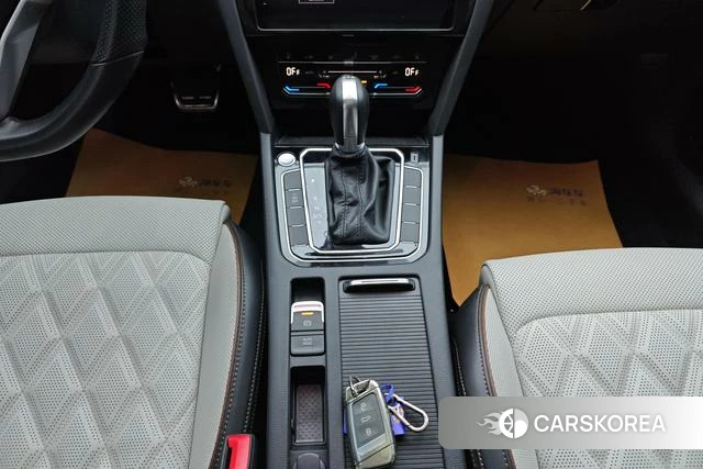 Volkswagen Magotan 2024 Черный из Китая, фото 5