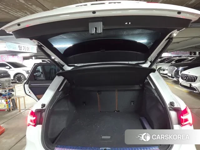 Audi Q3 (F3) 2020 Белый из Кореи, фото 5