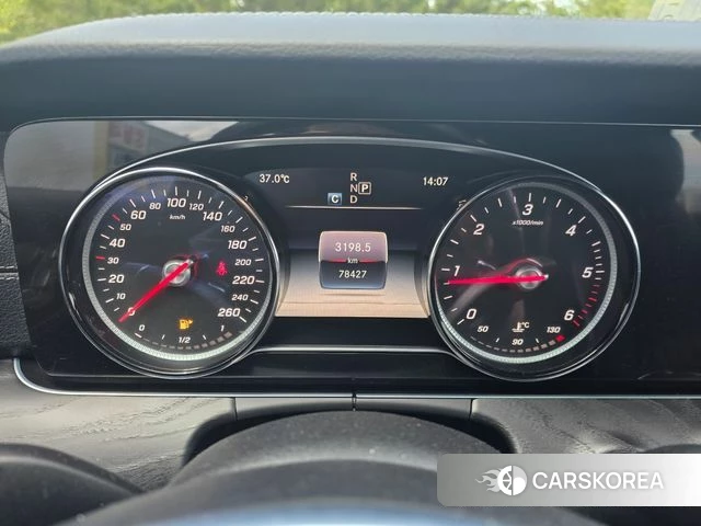 Mercedes-Benz E-Class W213 2018 Белый из Кореи, фото 5