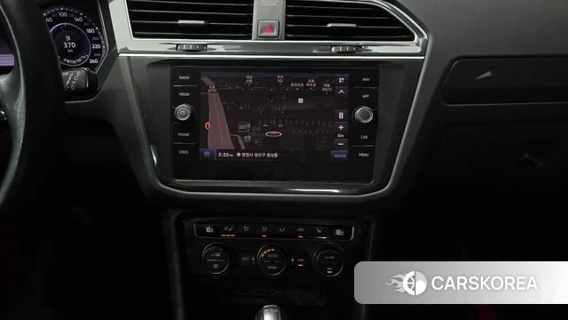Volkswagen Tiguan second Generation 2018 Серебряный из Кореи, фото 5