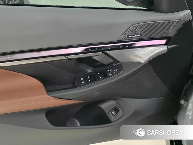 BMW 5 Series (G60) 2024 Серебристо-серый из Кореи, фото 5
