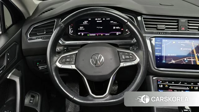 Volkswagen Tiguan Allspace 2023 Черный из Кореи, фото 5