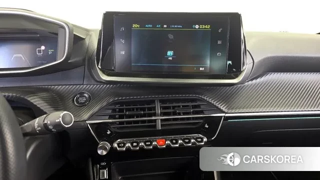 Peugeot e-208 second Generation 2023 Белый из Кореи, фото 5