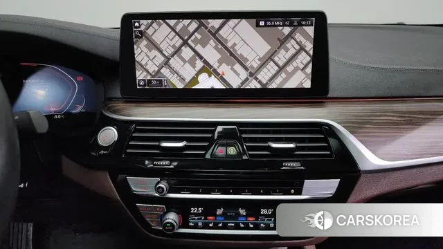 BMW 5 Series (G30) 2021 Черный из Кореи, фото 5