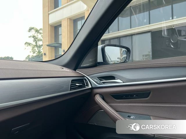 BMW 5 series 2022 Белый из Китая, фото 5