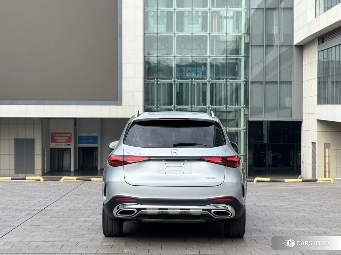 Mercedes-Benz GLC 2023 Серебристо-серый из Китая, фото 5