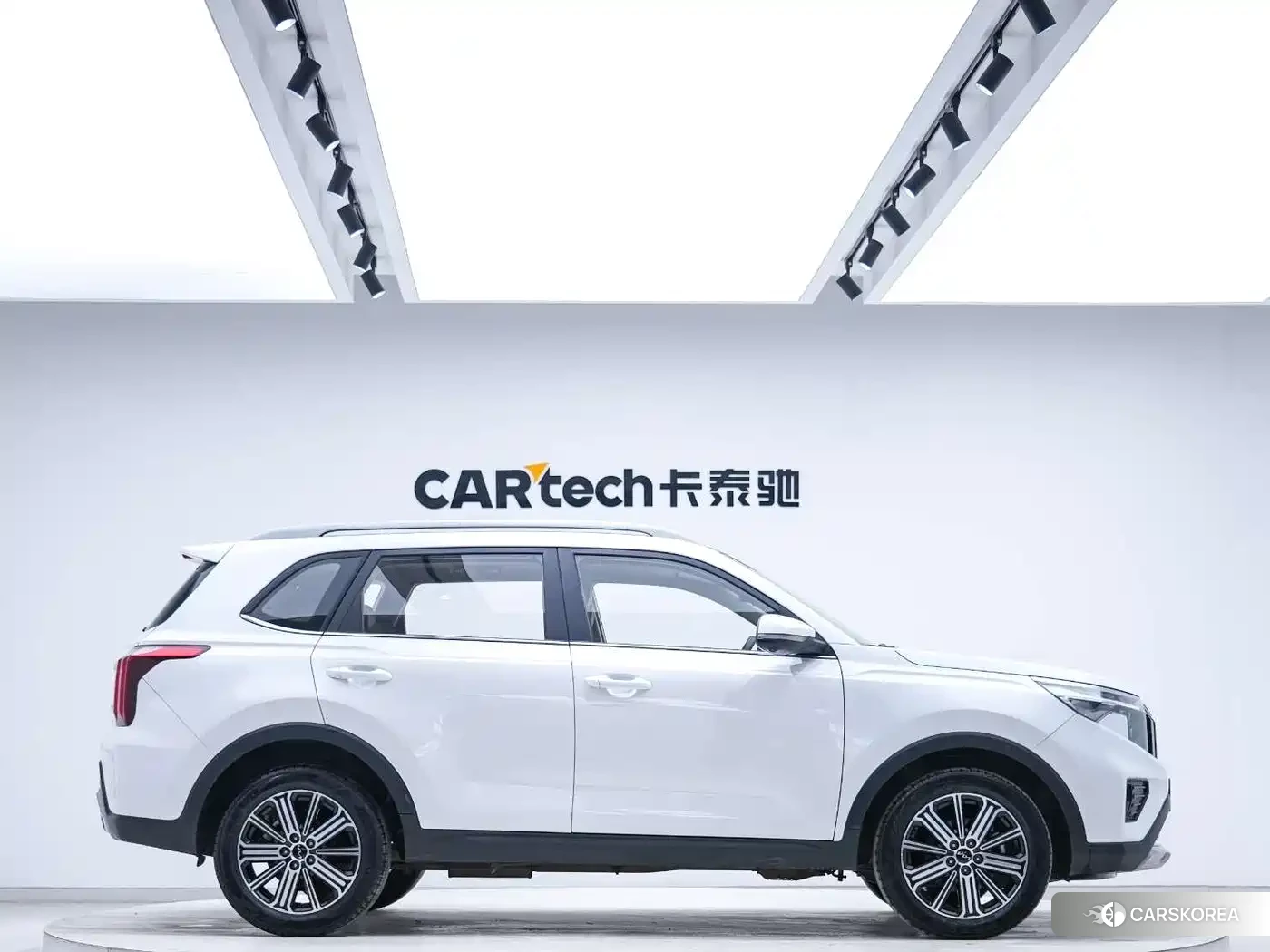 Kia Sportage 2023 Белый из Китая, фото 5