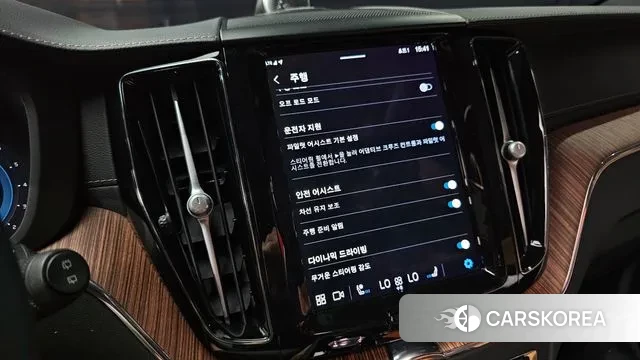 Volvo XC60 second Generation 2023 Белый из Кореи, фото 5