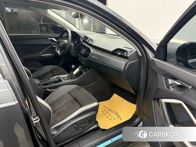 Audi Q3 2021 Темно-серый из Китая, фото 5