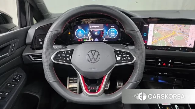 Volkswagen Golf 8th Generation 2024 Черный из Кореи, фото 5