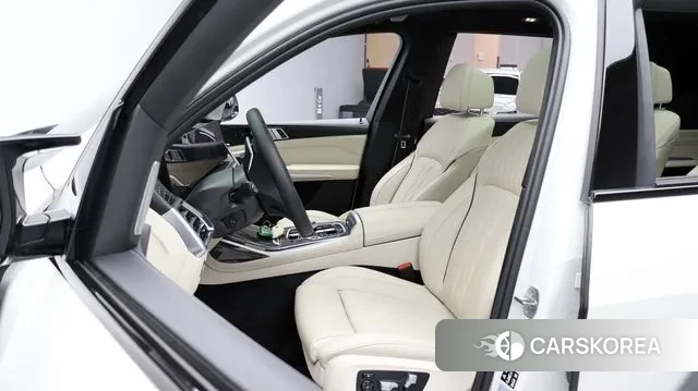 BMW X7 (G07) 2023 Белый из Кореи, фото 5