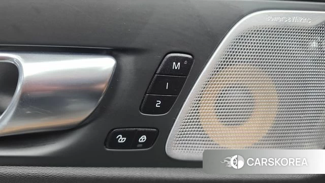 Volvo XC60 second Generation 2020 Черный из Кореи, фото 5