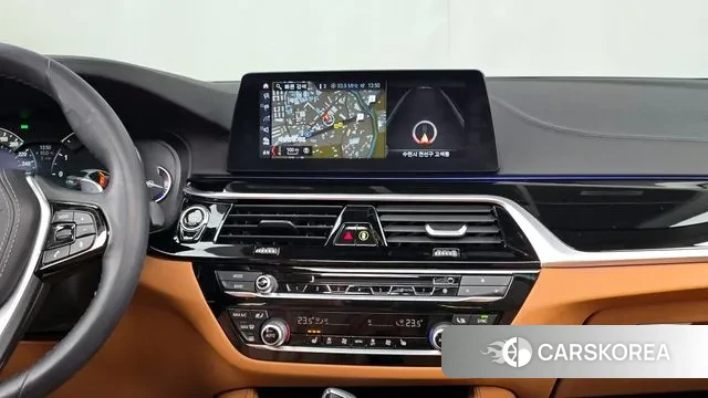 BMW 5 Series (G30) 2018 Белый из Кореи, фото 5