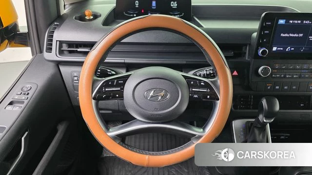 Hyundai Staria 2023 Желтый из Кореи, фото 5