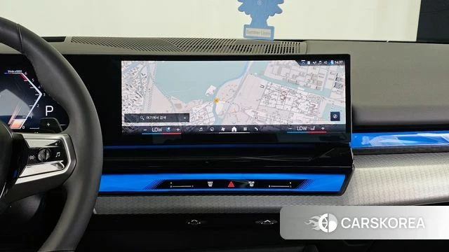 BMW 5 Series (G60) 2025 Серебристо-серый из Кореи, фото 5