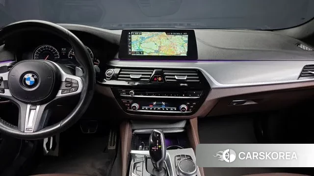 BMW 5 Series (G30) 2018 Белый из Кореи, фото 5