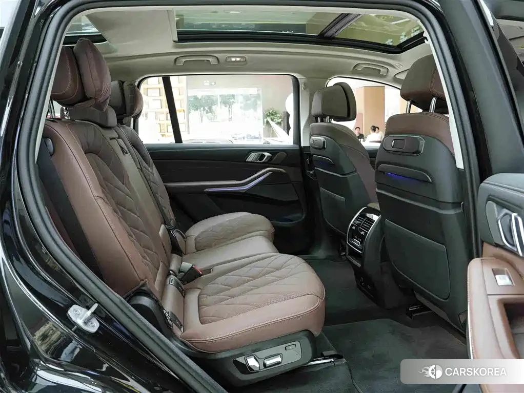 BMW X7 2025 Черный из Китая, фото 5