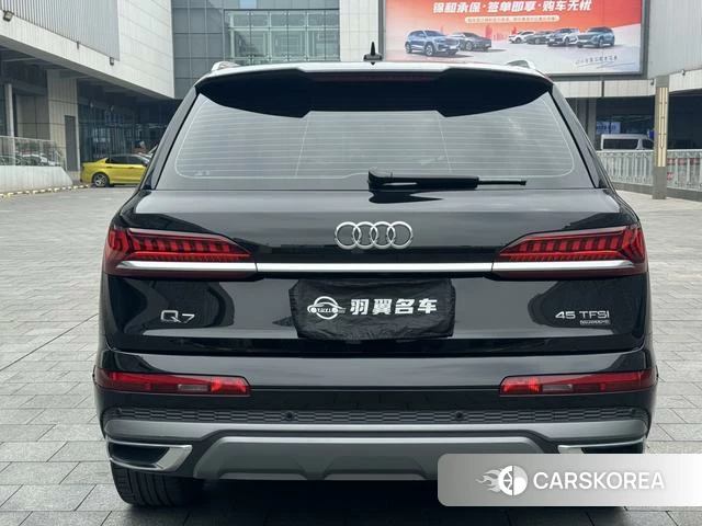 Audi Q7 2024 Черный из Китая, фото 5