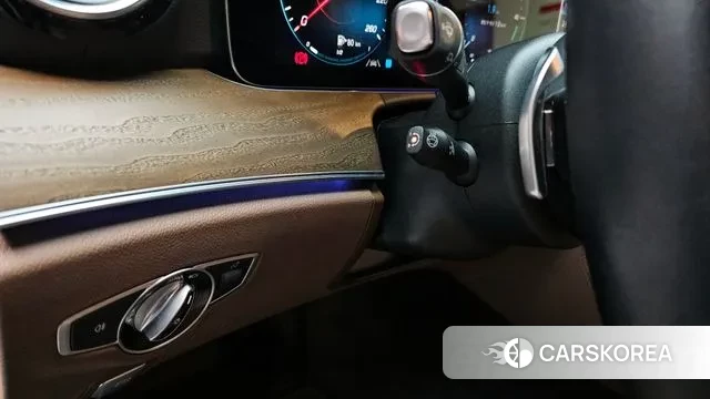 Mercedes-Benz E-Class W213 2021 Черный из Кореи, фото 5