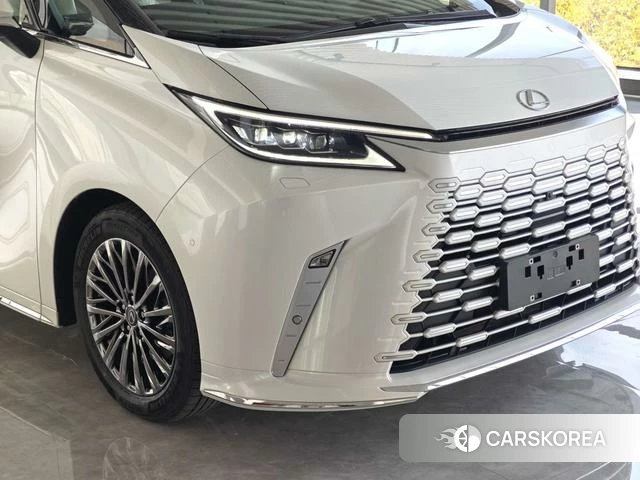 Lexus LM 2026 Белый из Китая, фото 5