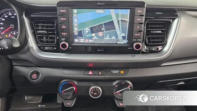 Kia Stonic 2018 Белый из Кореи, фото 5