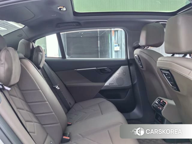 BMW 5 series 2025 Белый из Китая, фото 5