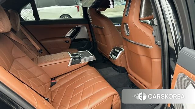 BMW 7 series 2024 Черный из Китая, фото 5