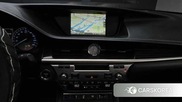 Lexus New ES300h 2018 Серебристо-серый из Кореи, фото 5