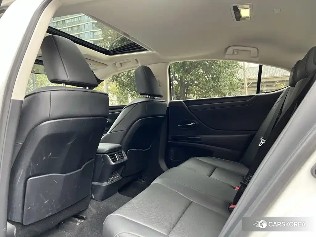 Lexus ES 2024 Белый из Китая, фото 5