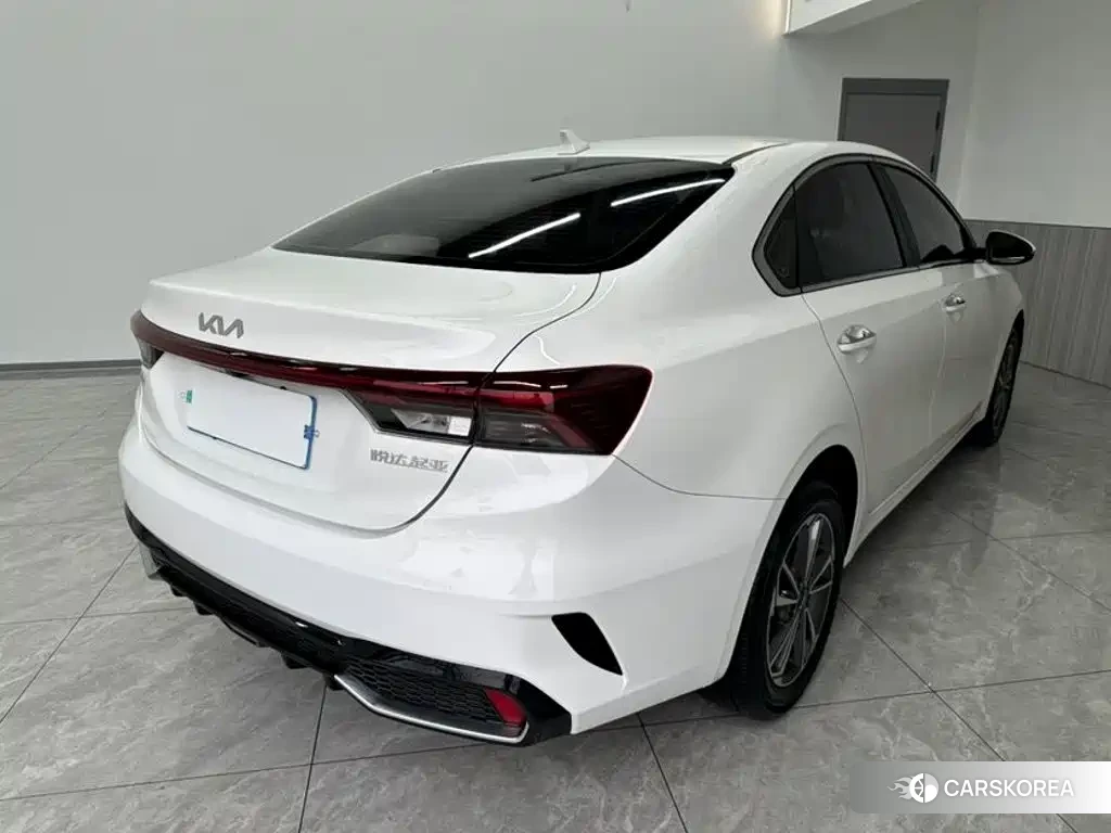 Kia K3 2023 Белый из Китая, фото 5