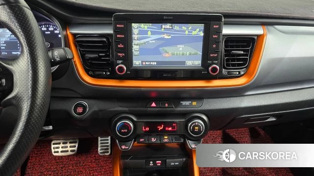 Kia Stonic 2018 Белый из Кореи, фото 5