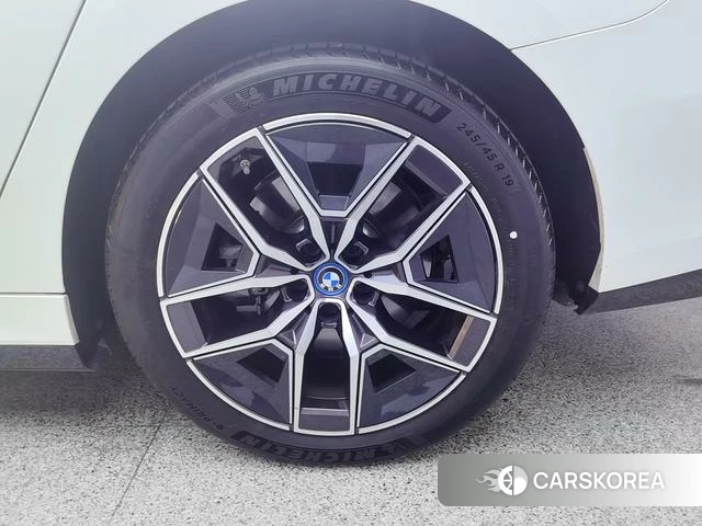 BMW i5 2024 Белый из Китая, фото 5