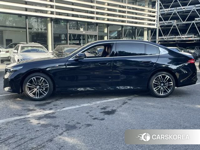 BMW 5 series 2024 Черный из Китая, фото 5