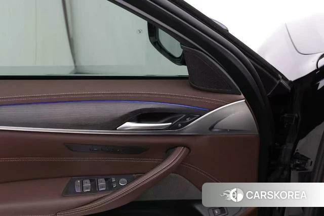 BMW 5 series 2022 Черный из Китая, фото 5